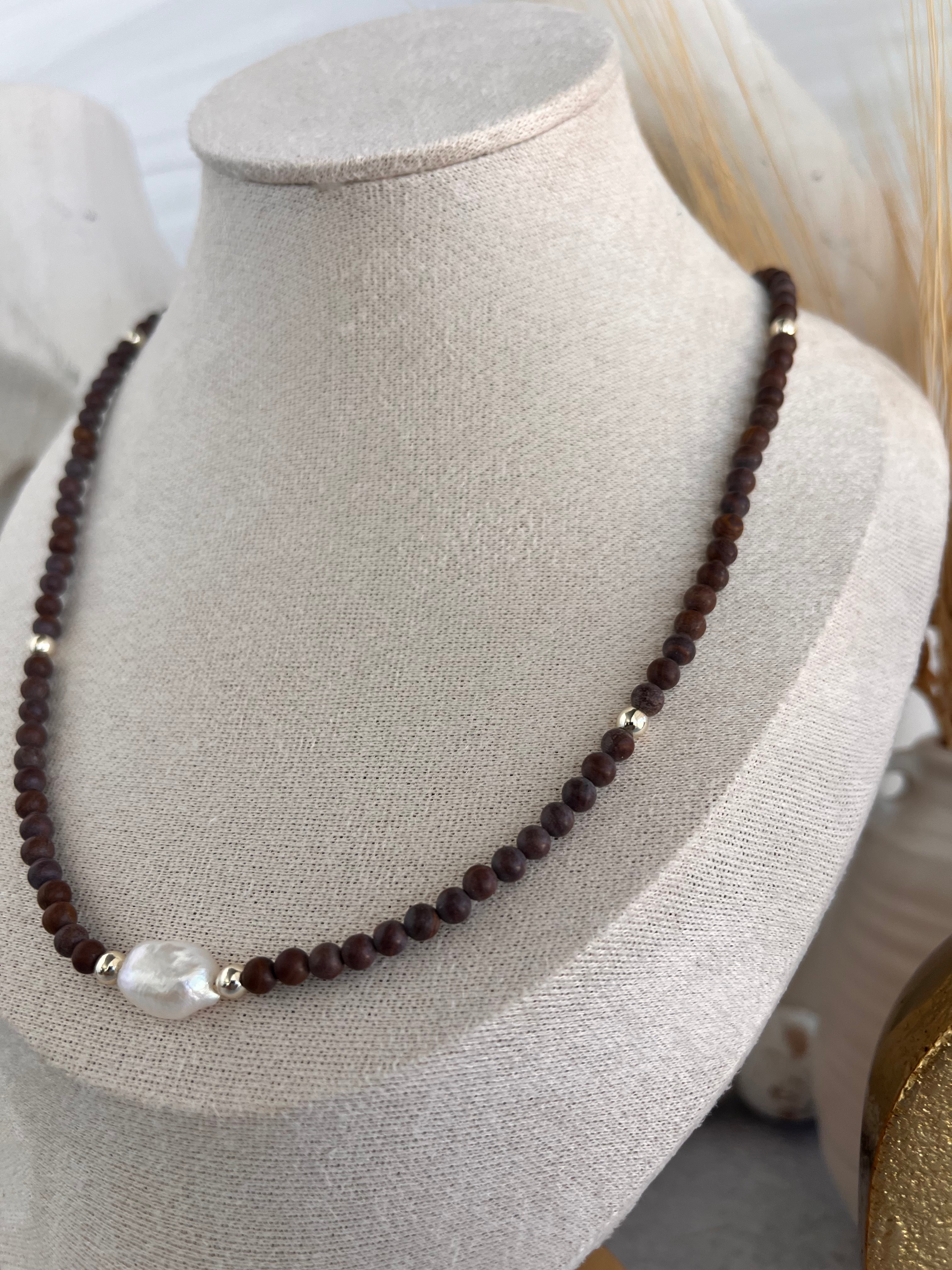 'Válere' | Matte Garnet with Freshwater Pearl Minimalist Necklace