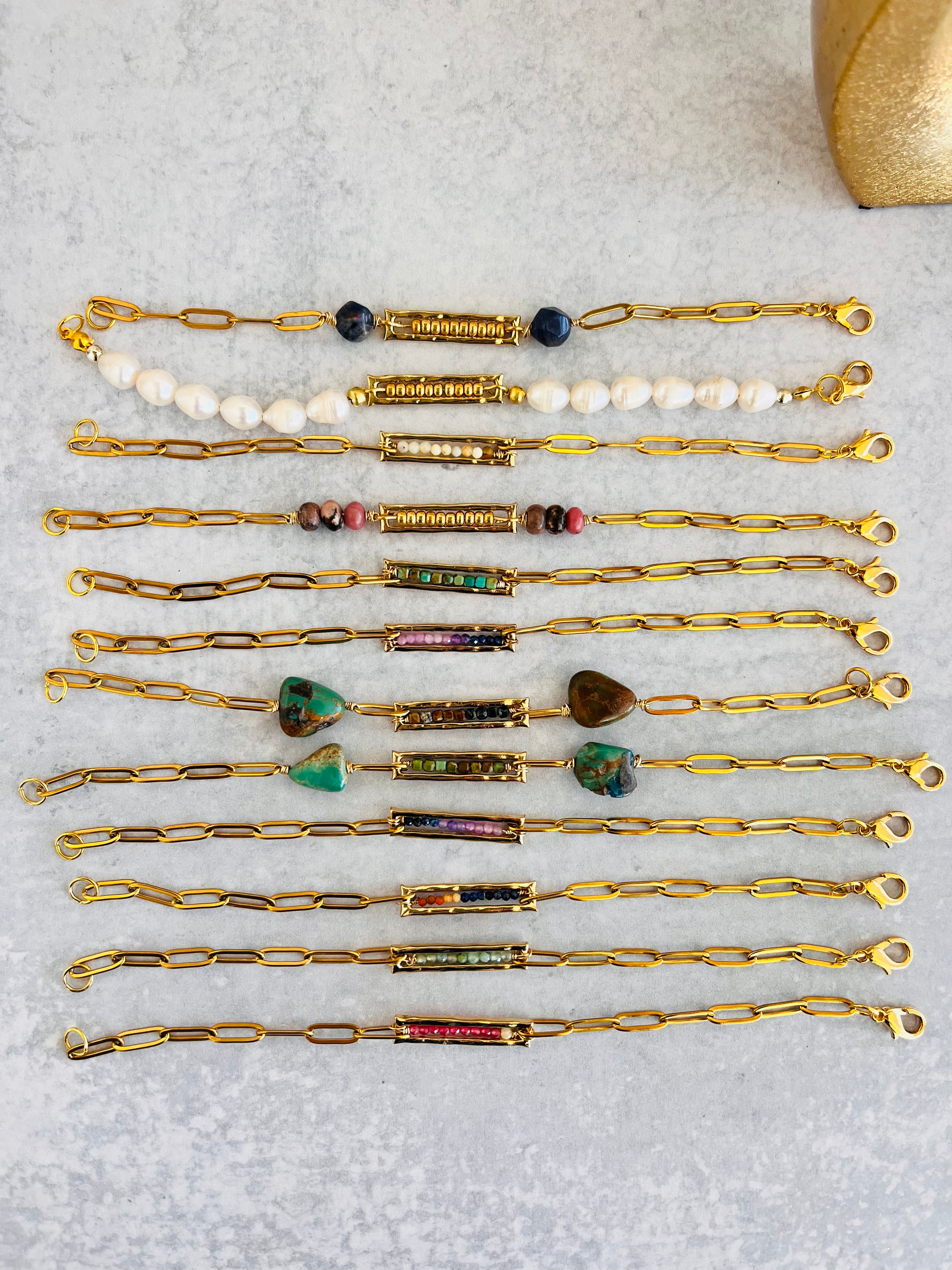 'Nàima' | Minimalist Bracelets in Paperclip Chains and Dainty Natural Stones
