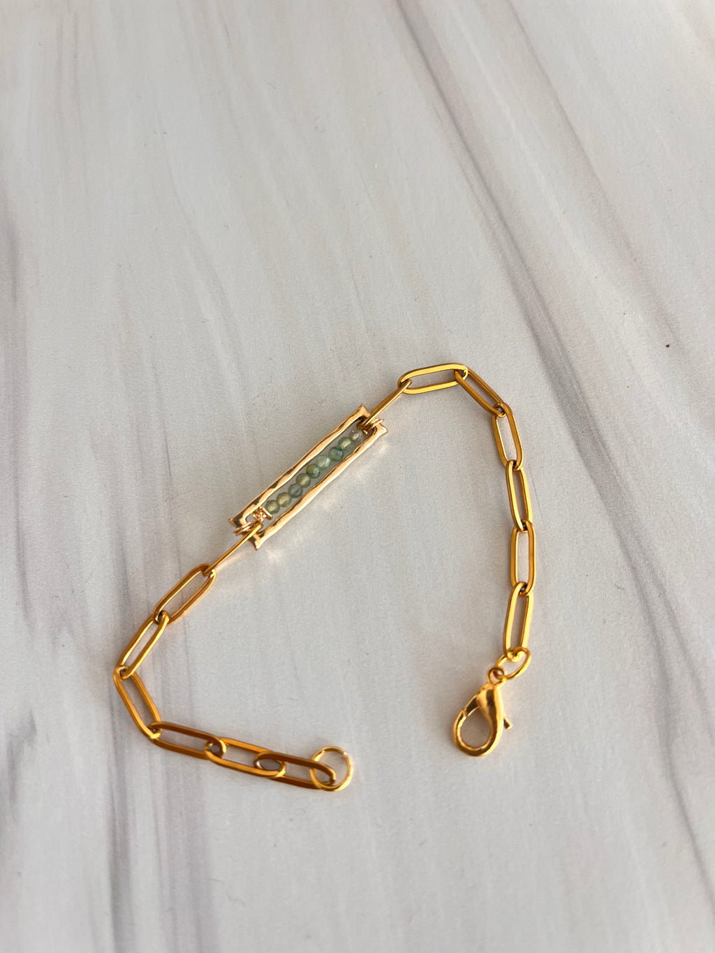 'Nàima' | Minimalist Bracelets in Paperclip Chains and Dainty Natural Stones