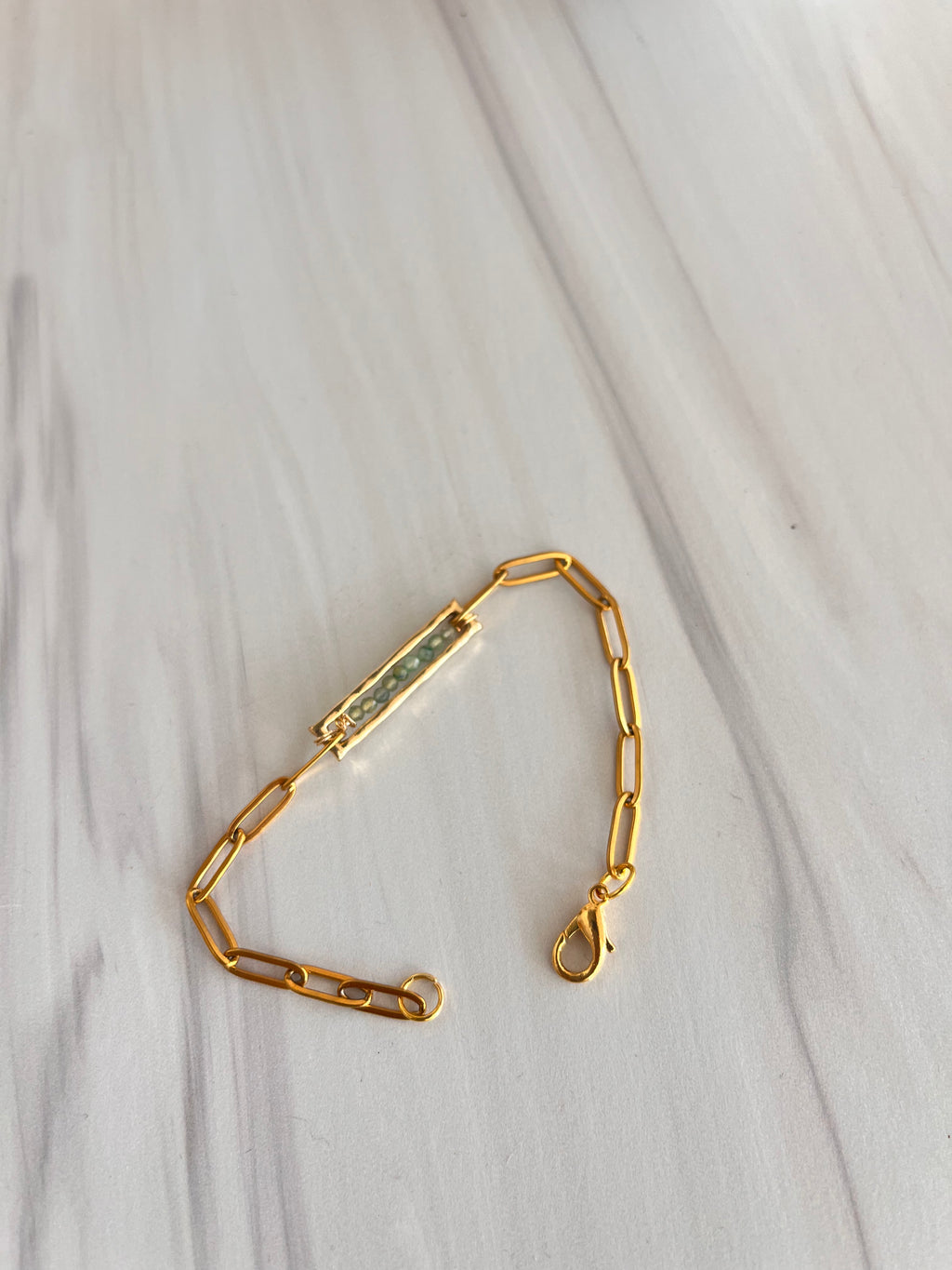 'Nàima' | Minimalist Bracelets in Paperclip Chains and Dainty Natural Stones