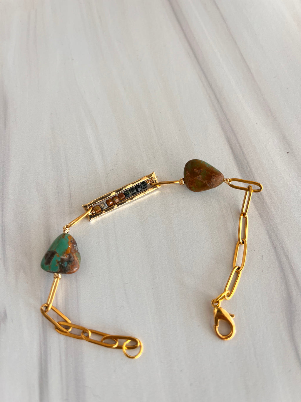 'Nàima' | Minimalist Bracelets in Paperclip Chains and Dainty Natural Stones