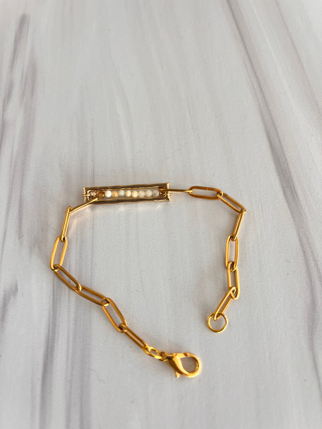 'Nàima' | Minimalist Bracelets in Paperclip Chains and Dainty Natural Stones
