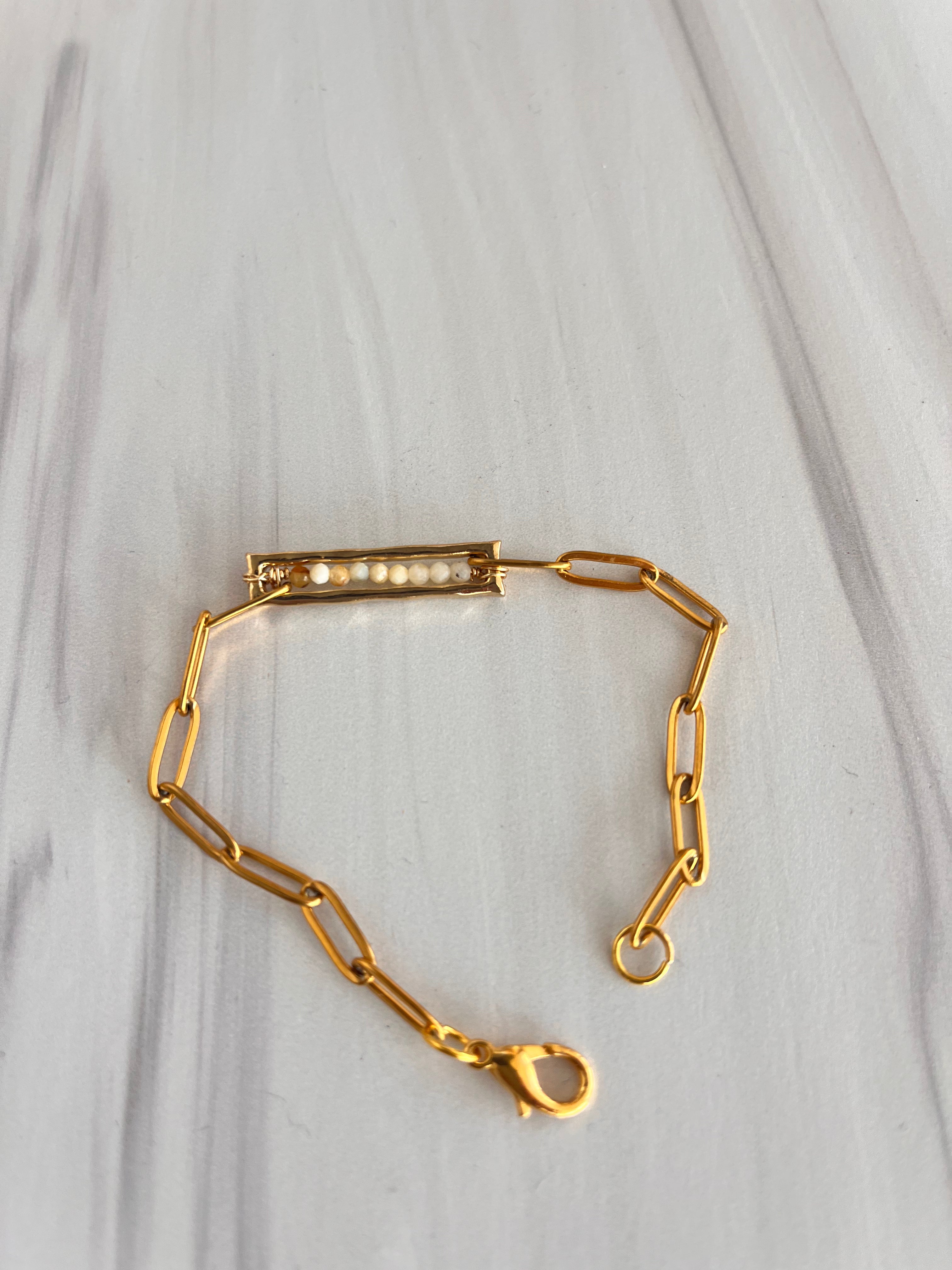 'Nàima' | Minimalist Bracelets in Paperclip Chains and Dainty Natural Stones