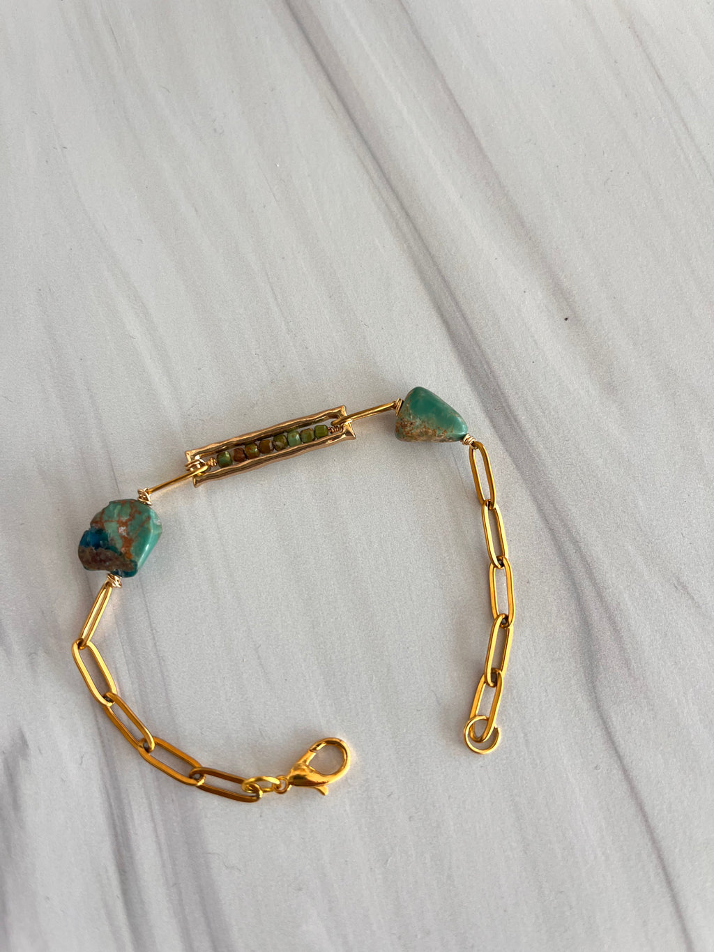 'Nàima' | Minimalist Bracelets in Paperclip Chains and Dainty Natural Stones