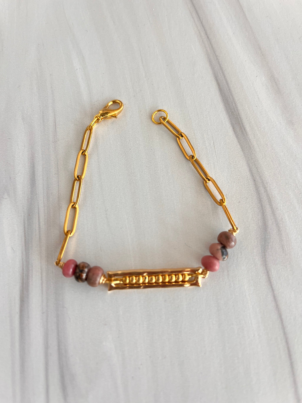 'Nàima' | Minimalist Bracelets in Paperclip Chains and Dainty Natural Stones