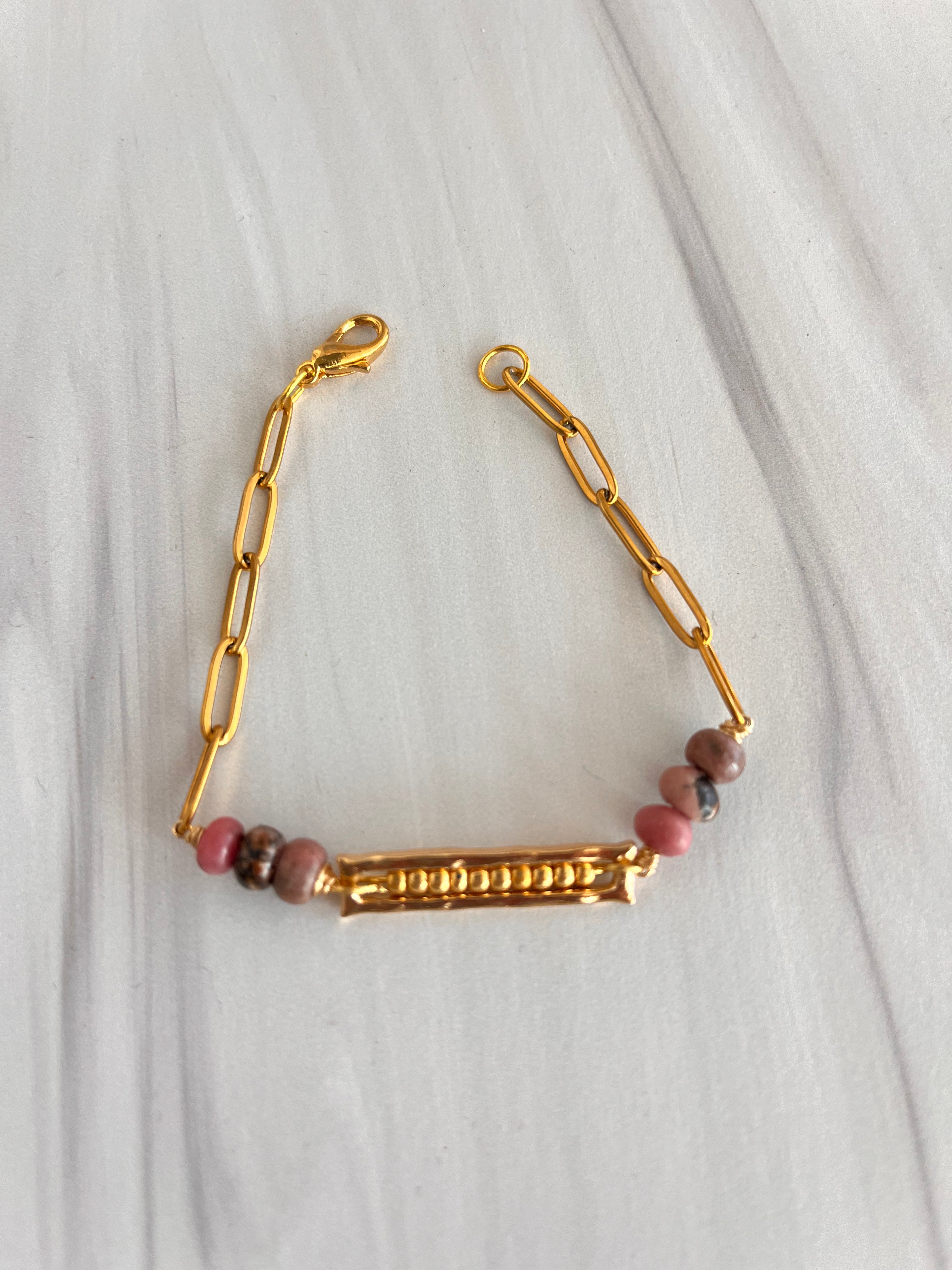 'Nàima' | Minimalist Bracelets in Paperclip Chains and Dainty Natural Stones