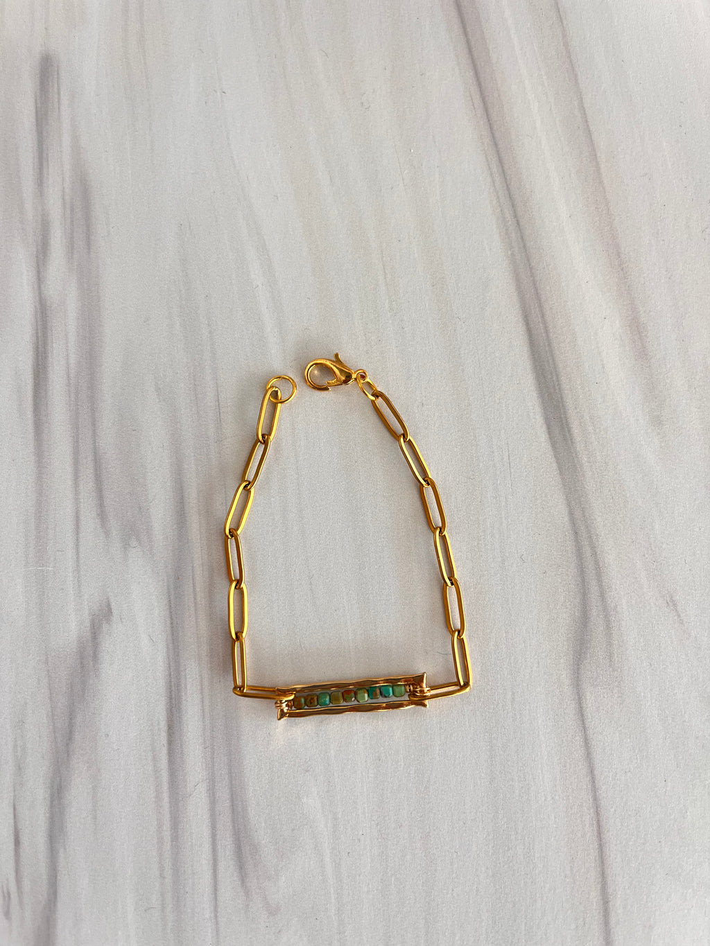 'Nàima' | Minimalist Bracelets in Paperclip Chains and Dainty Natural Stones