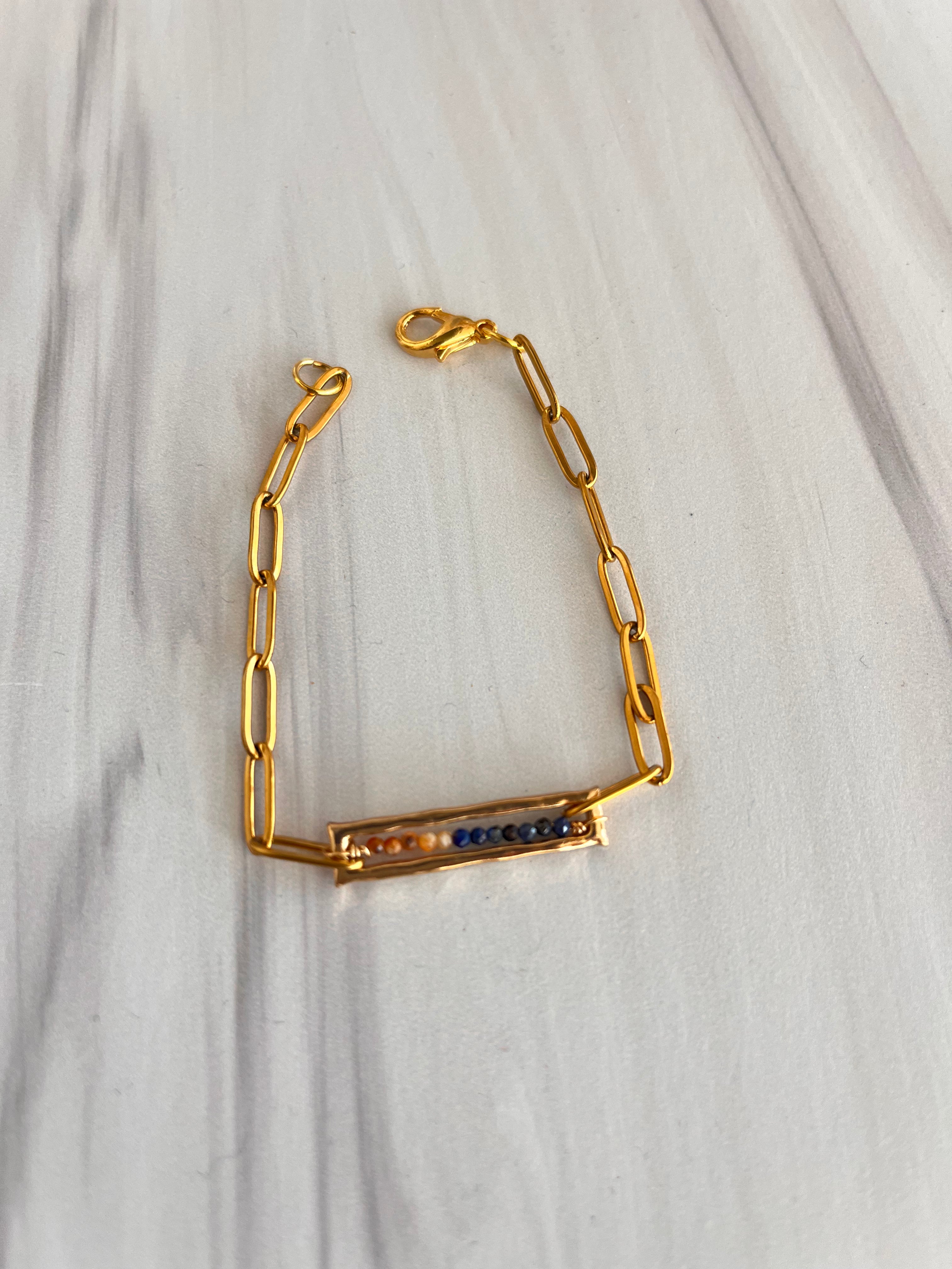 'Nàima' | Minimalist Bracelets in Paperclip Chains and Dainty Natural Stones