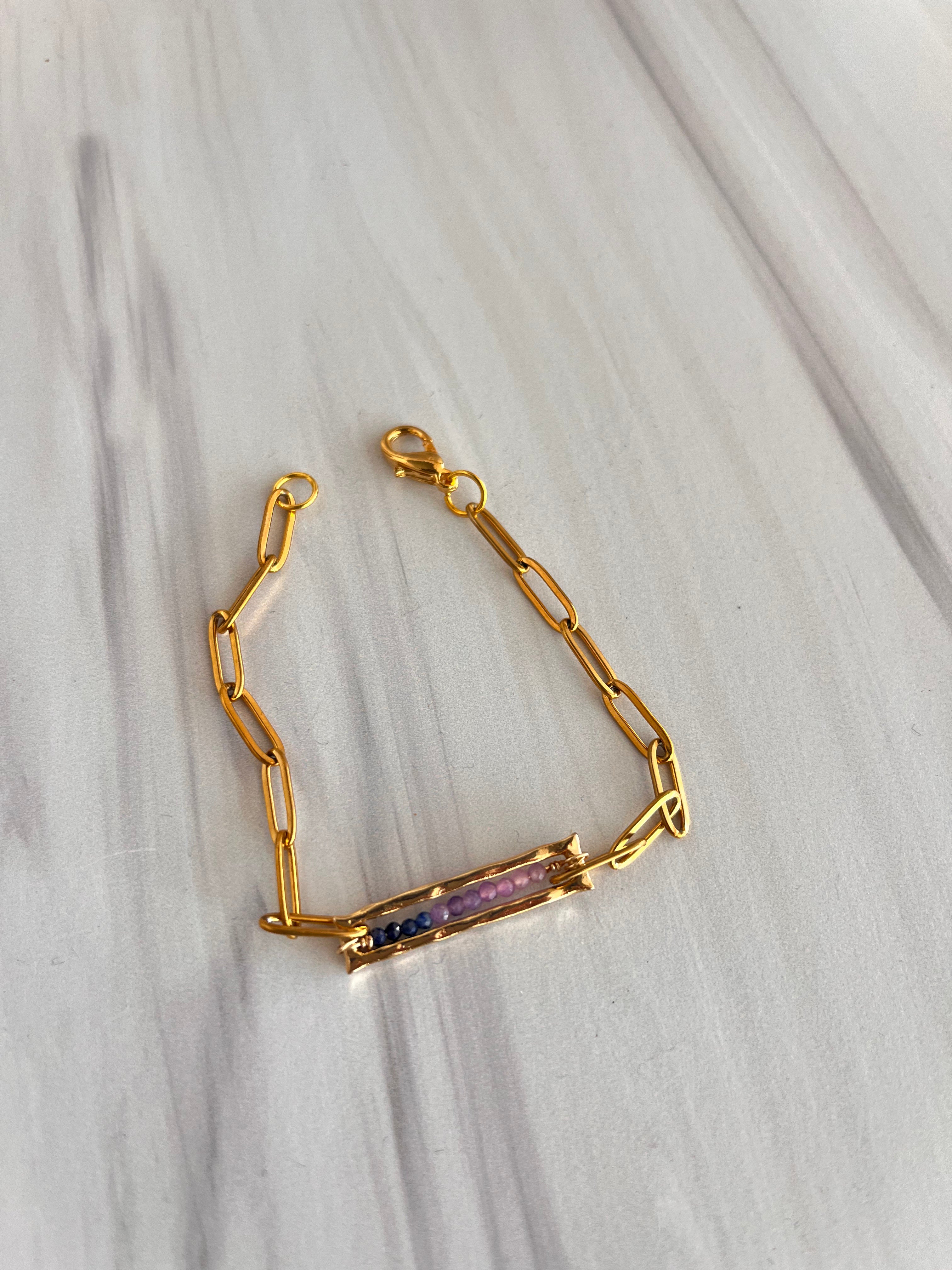'Nàima' | Minimalist Bracelets in Paperclip Chains and Dainty Natural Stones